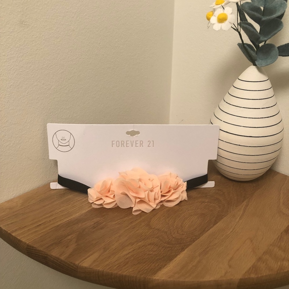 Forever 21 Flower Choker